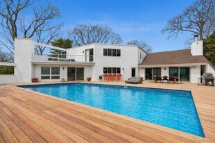 2 Acorn Path in East Quogue, NY - Building Photo