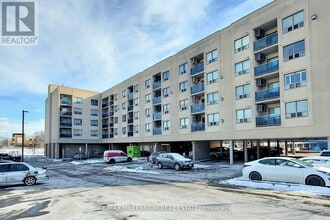 160 Wellington St E in Aurora, ON - Building Photo - Building Photo