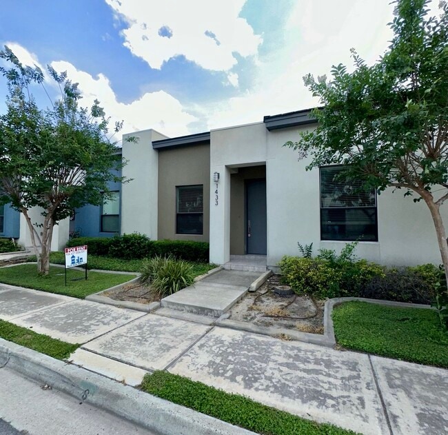 1433 Ozark Ave