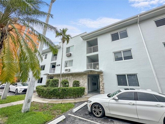 2430 NE 135th St in North Miami, FL - Building Photo - Building Photo