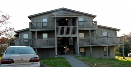 2080 Cecil Johnson Rd in Knoxville, TN - Building Photo - Building Photo