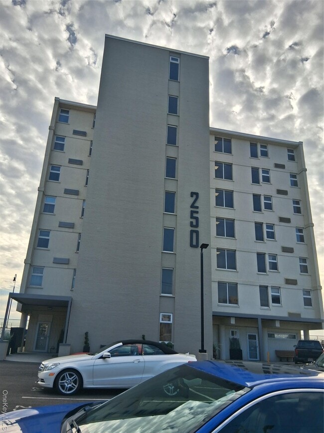 250 Shore Rd in Long Beach, NY - Building Photo - Building Photo