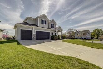 14017 Haskins St in Overland Park, KS - Building Photo - Building Photo