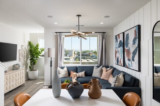 111 N 1st Ave in Upland, CA - Foto de edificio - Building Photo