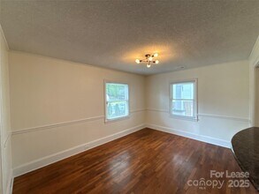 3307 Commonwealth Ave in Charlotte, NC - Building Photo - Building Photo