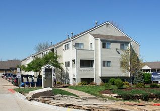 Hawks Pointe III in Lawrence, KS - Foto de edificio - Building Photo