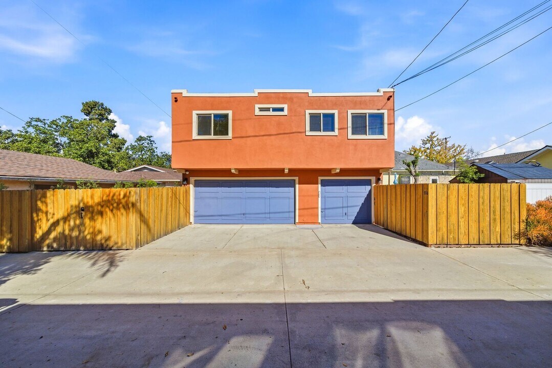 316 E Palmyra Ave in Orange, CA - Building Photo
