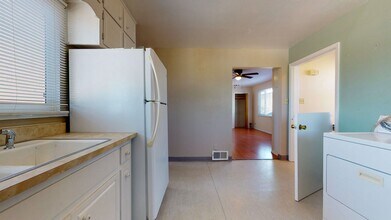 404 Prospect Ave NE in Albuquerque, NM - Building Photo - Building Photo