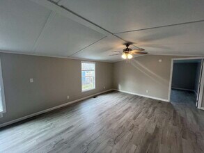 1050 Ross Ln in Clarksville, TN - Building Photo - Building Photo