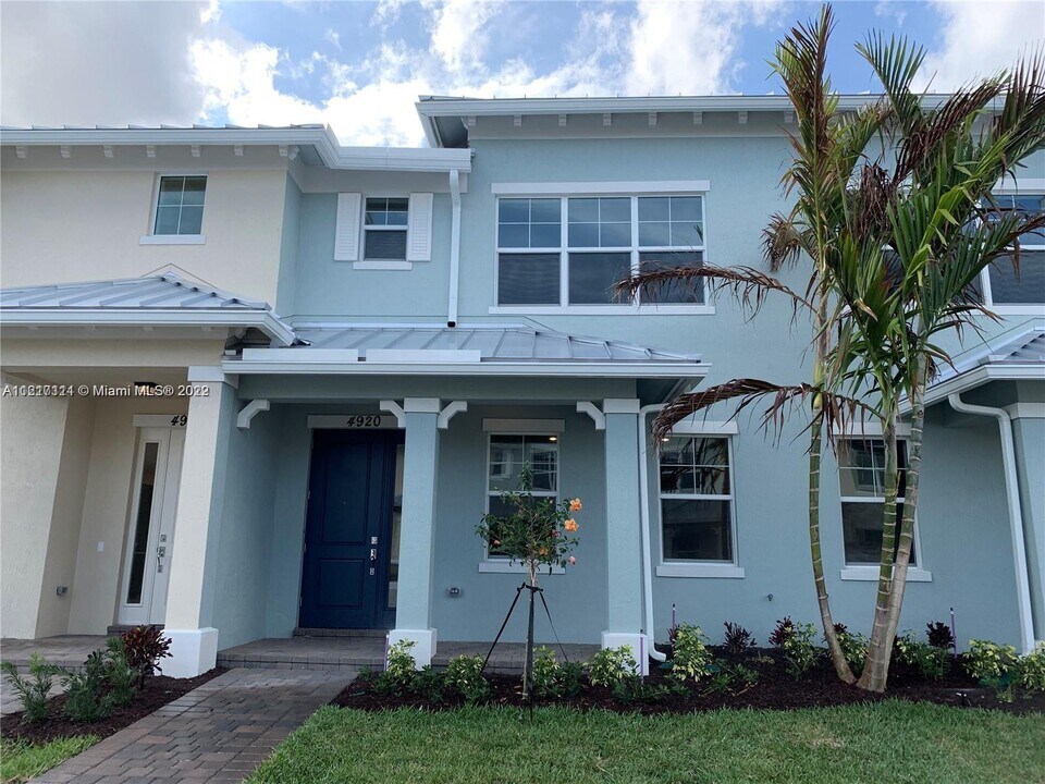 4920 Eucalyptus Dr-Unit -3 in Hollywood, FL - Building Photo