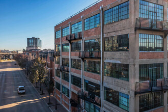 2220 Canton Lofts in Dallas, TX - Foto de edificio - Building Photo