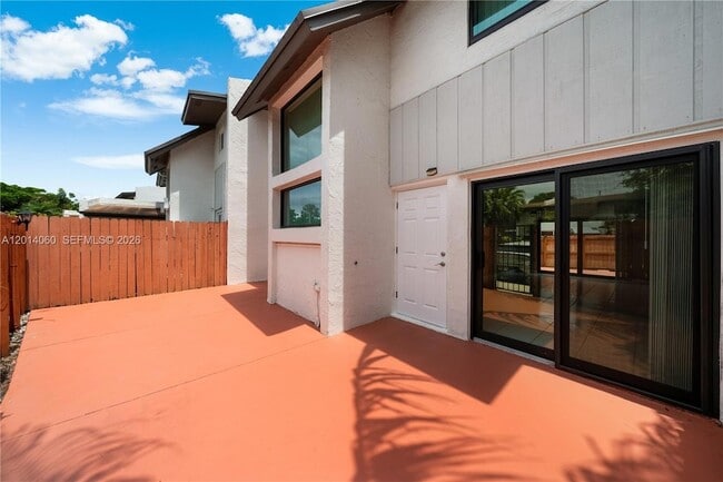 6929 SW 110th Ave in Miami, FL - Building Photo - Building Photo