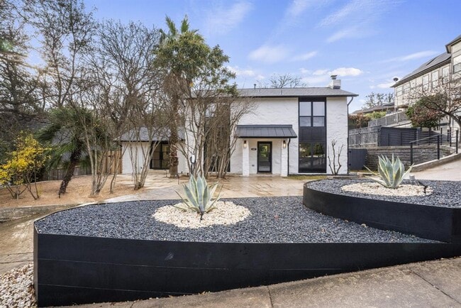 property at 2001 Wychwood Dr