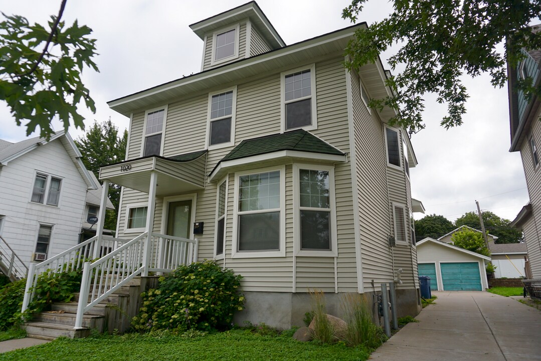1020 14th Ave SE in Minneapolis, MN - Building Photo