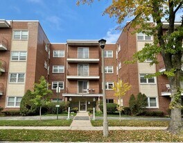 5240 Galitz St in Skokie, IL - Building Photo