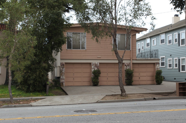 1340 El Camino Real in Burlingame, CA - Foto de edificio - Building Photo