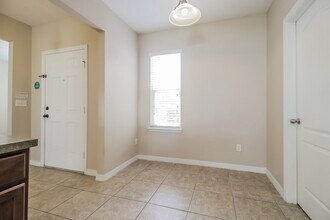 703 Lake Douglas Dr in Groveland, FL - Building Photo - Building Photo