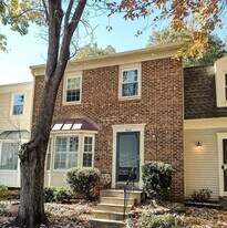 6106 Heron Pond Ct in Burke, VA - Building Photo