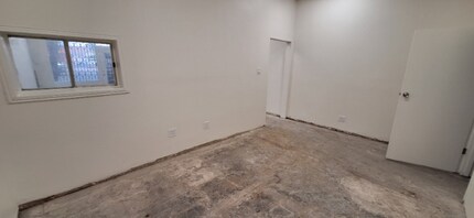 1436 W Martin Luther King Jr Blvd in Los Angeles, CA - Foto de edificio - Building Photo