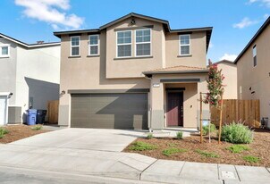 6472 W Austin Wy in Fresno, CA - Building Photo