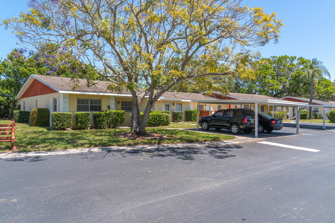 Heather Hill in Dunedin, FL - Building Photo