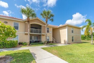 8235 Ibis Club Dr in Naples, FL - Building Photo