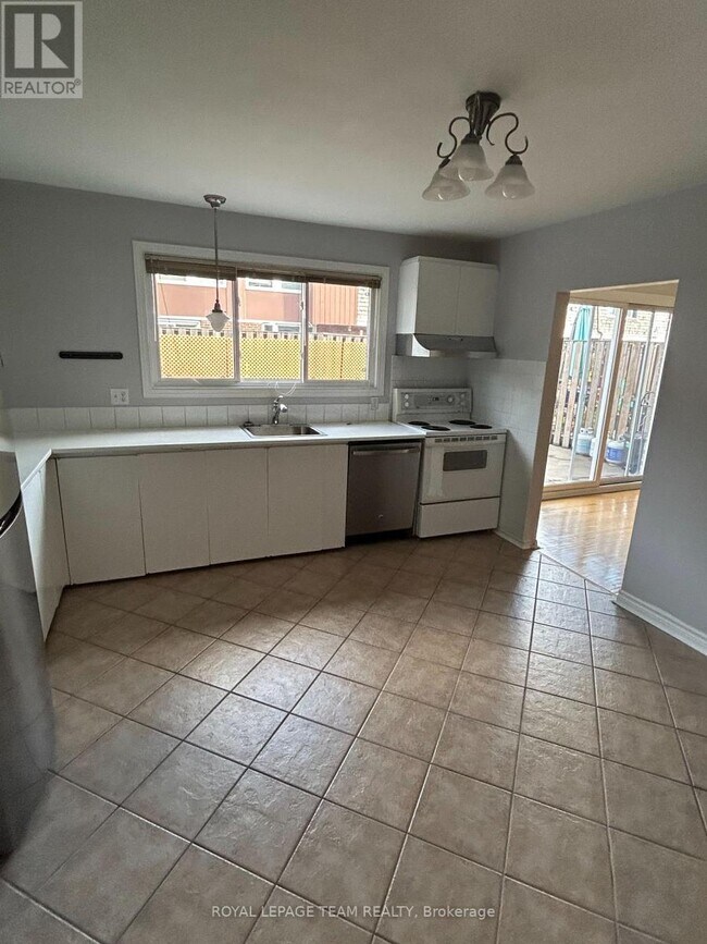 761 Ridgewood Ave in Ottawa, ON - Building Photo - Building Photo