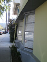 4789 Vineland Ave, Unit 206 in Los Angeles, CA - Foto de edificio - Building Photo