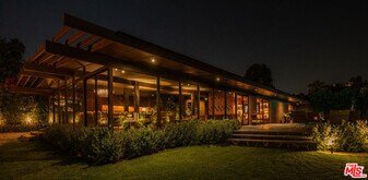 2505 Carman Crest Dr in Los Angeles, CA - Building Photo