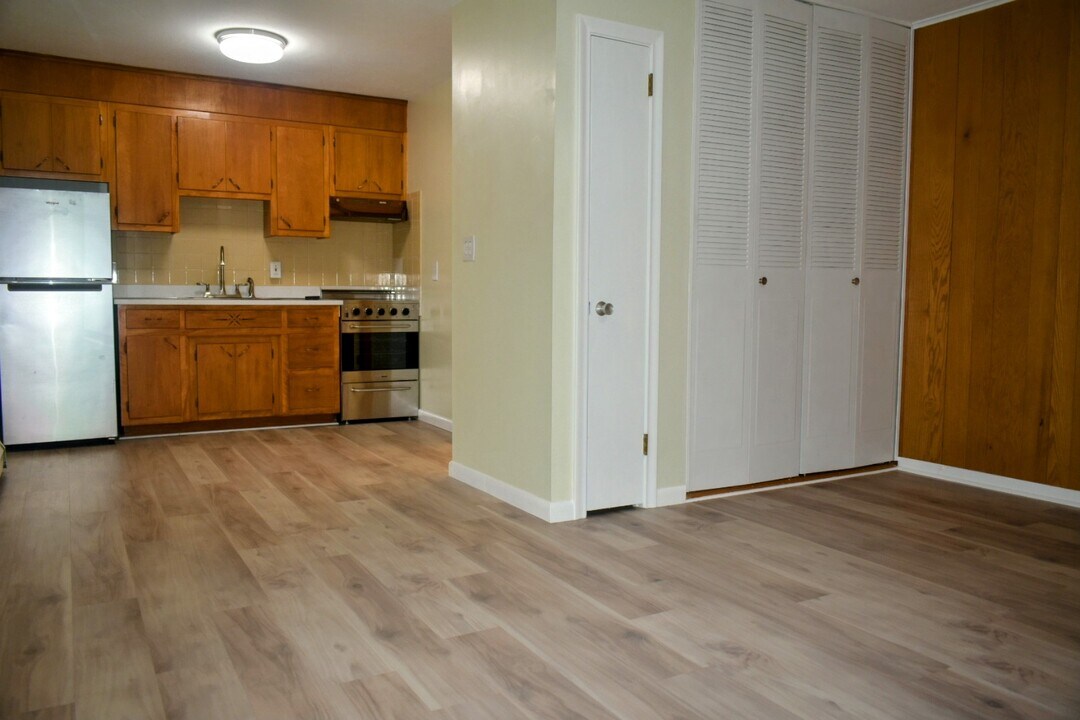 1550 CT-12 in Ledyard, CT - Building Photo