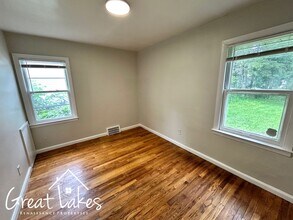 19323 Kenosha St in Harper Woods, MI - Foto de edificio - Building Photo