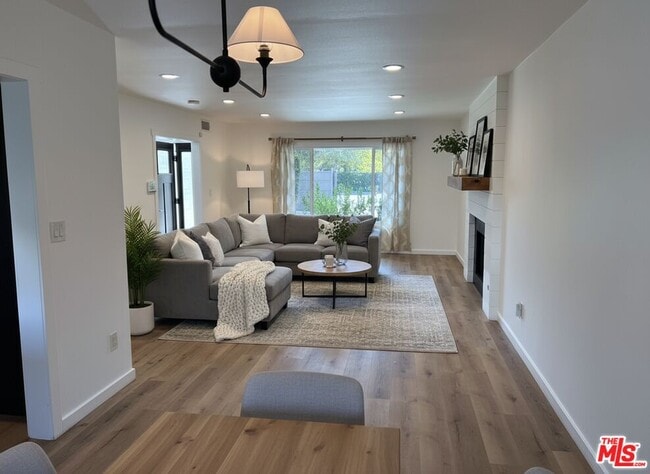 13123 Magnolia Blvd in Los Angeles, CA - Building Photo - Building Photo