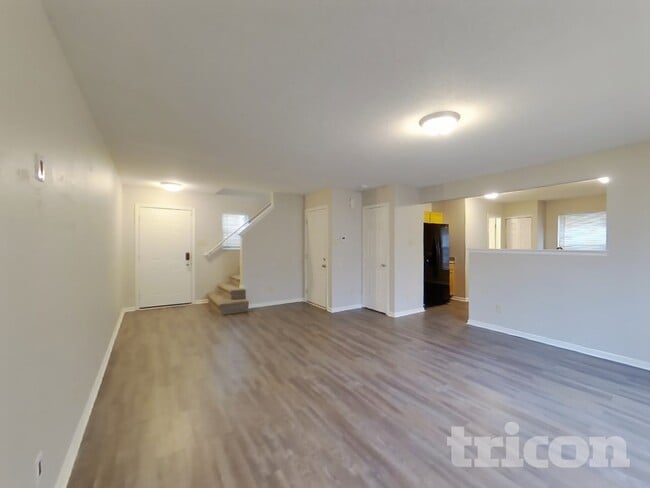 10892 Woods Dr in Ingalls, IN - Foto de edificio - Building Photo