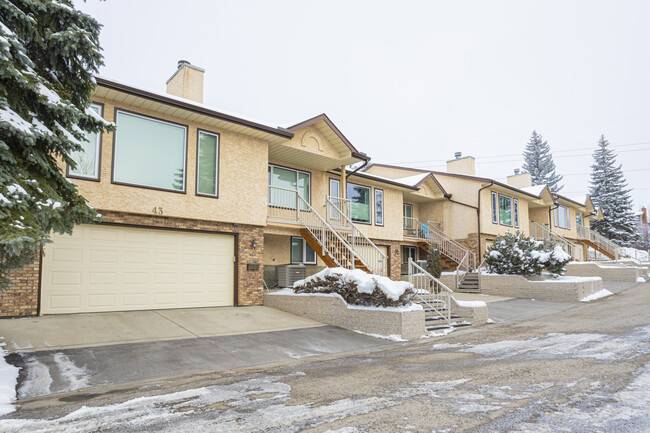 Summit Point in Calgary, AB - Building Photo - Building Photo