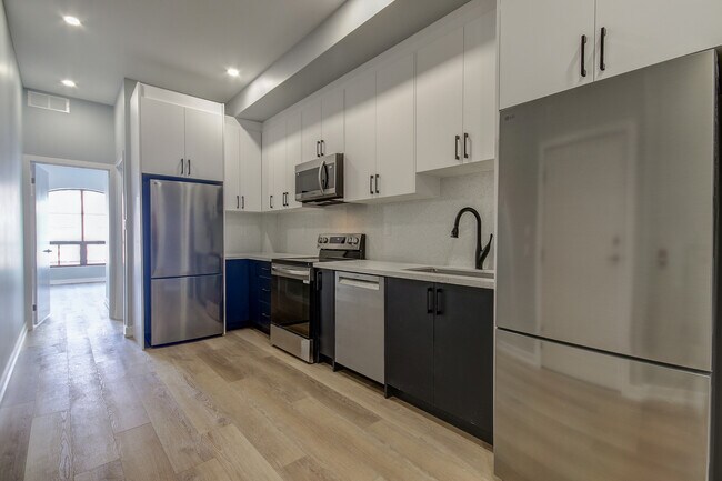 453 Dundas St W in Toronto, ON - Building Photo - Building Photo