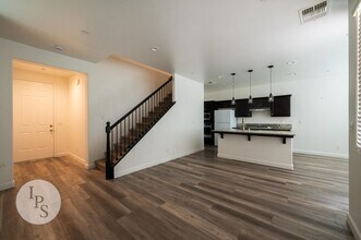 6193 E Brick Dr in Fresno, CA - Building Photo - Building Photo