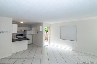 731 SW 14th Ave-Unit -4 in Fort Lauderdale, FL - Building Photo - Building Photo