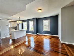 121 Lowden St in Pawtucket, RI - Building Photo - Building Photo