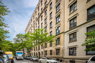 532 W 111th St in New York, NY - Building Photo - Primary Photo