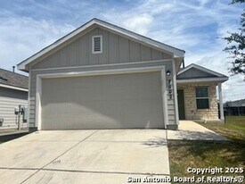 7002 Cozy Trail in San Antonio, TX - Building Photo