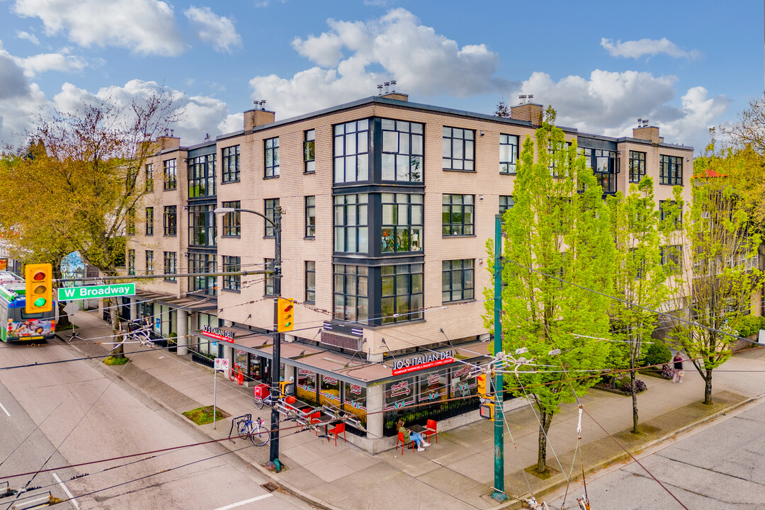 The Lennox in Vancouver, BC - Building Photo