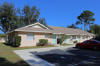 Surfside Villas in Stuart, FL - Building Photo - Building Photo