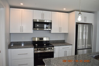41 Highland Ave in Beacon Falls, CT - Foto de edificio - Building Photo