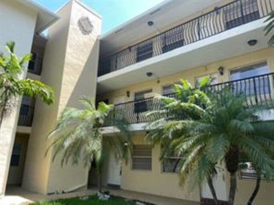 901 NE 3rd St, Unit 203 in Fort Lauderdale, FL - Building Photo