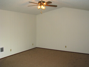 1571 Commercial St SE in Salem, OR - Building Photo - Building Photo