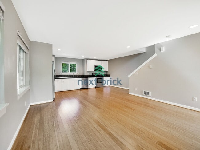 9237 Linden Ave N in Seattle, WA - Building Photo - Building Photo