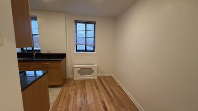 60 Brattle St, Unit 406 in Cambridge, MA - Building Photo - Building Photo