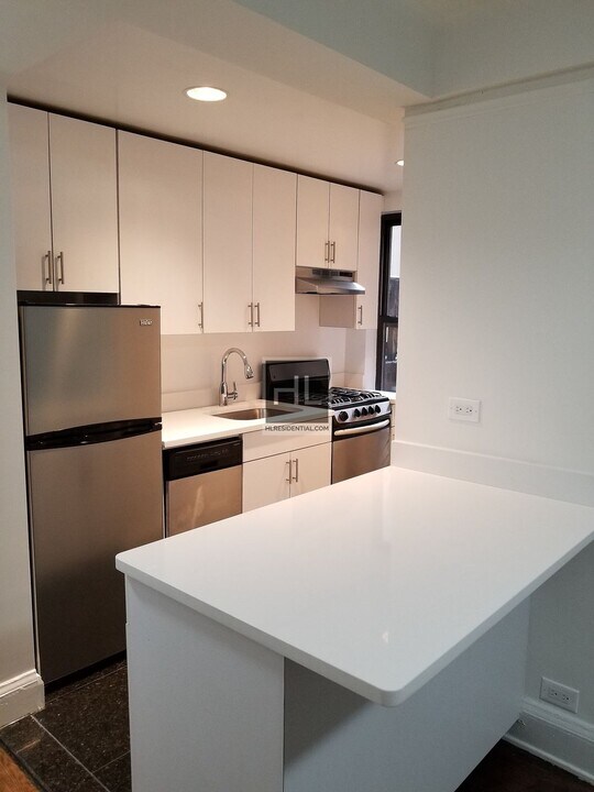EAST 38 STREET in New York, NY - Building Photo