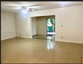 40 Madrid Ln in Davie, FL - Building Photo - Building Photo