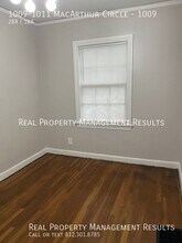 1009 1011-1011 MacArthur Cir in Evansville, IN - Building Photo - Building Photo